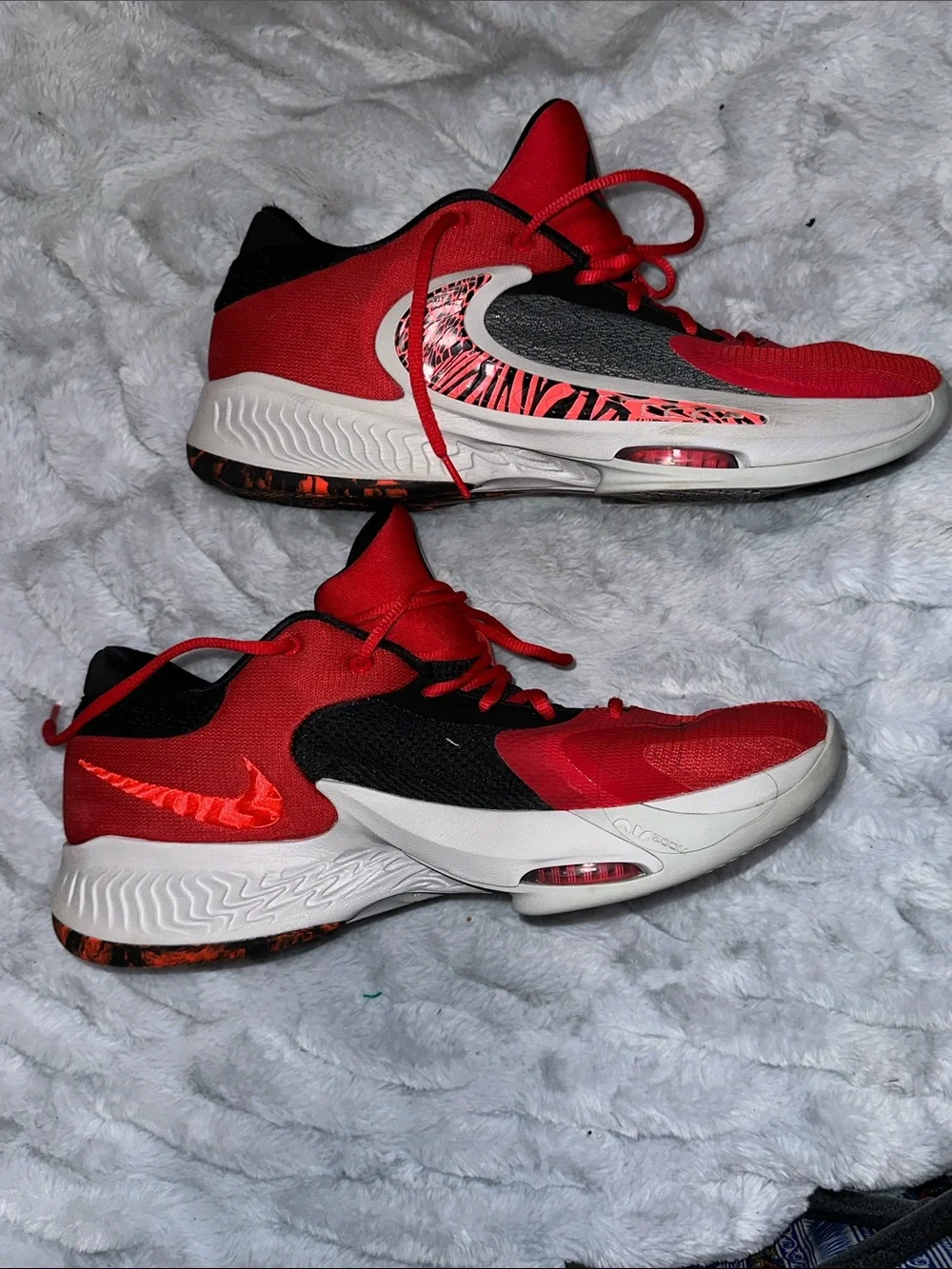 Nike Men's Red and Black Athletic Basketball Shoes